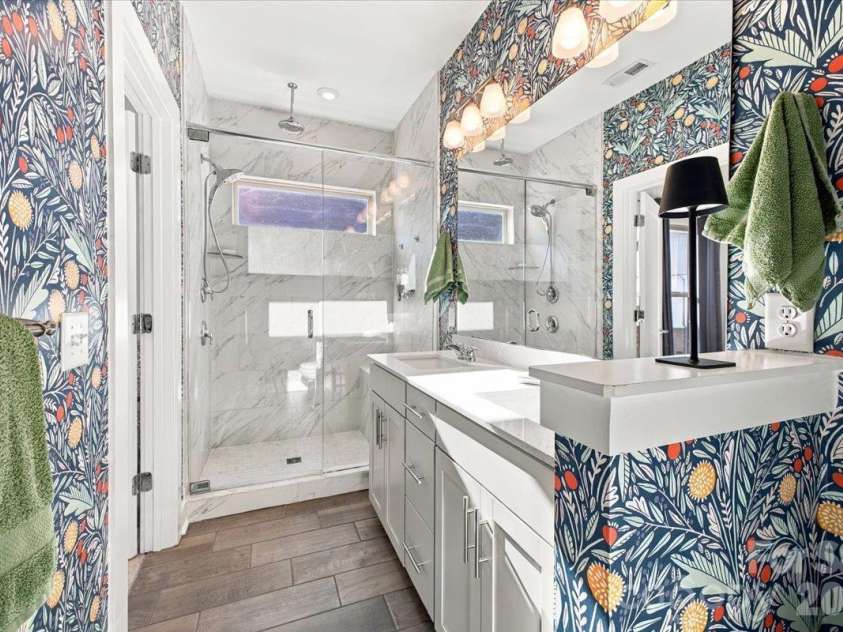 12107 Brooklyn Avenue, Charlotte, NC 28204.  MLS# CAR4434889, YatesRealty ID 56717. Primary Bathroom