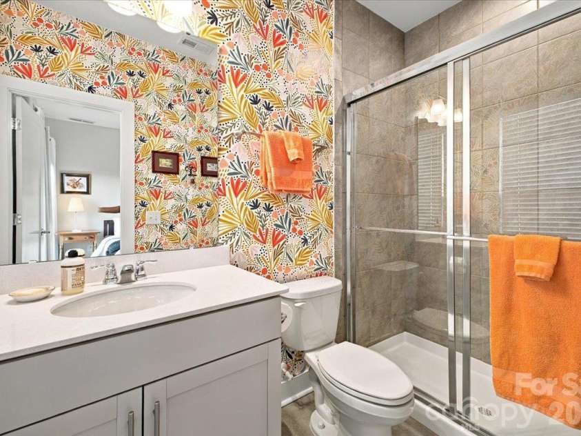 12107 Brooklyn Avenue, Charlotte, NC 28204.  MLS# CAR4434889, YatesRealty ID 56717. Secondary bathroom
