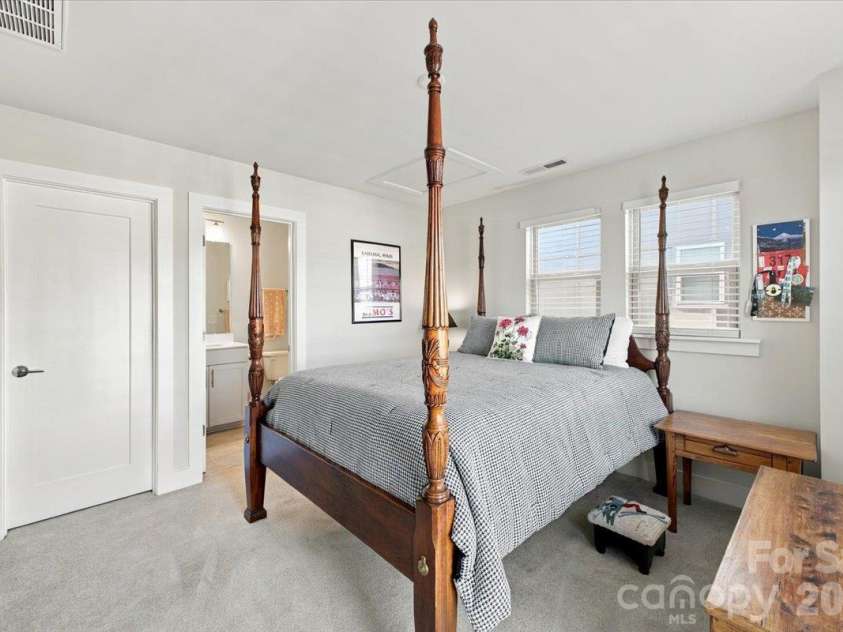 12107 Brooklyn Avenue, Charlotte, NC 28204.  MLS# CAR4434889, YatesRealty ID 56717. Top Floor Bedroom / Flex Space