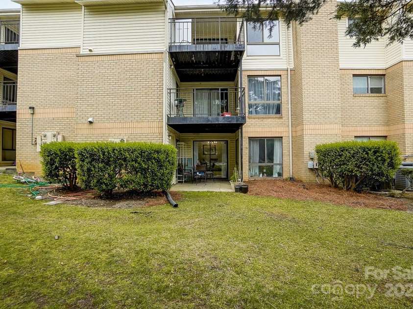 4816 Spring Lake Drive, Charlotte, NC 28212.  MLS# CAR4305828, YatesRealty ID 5672. 