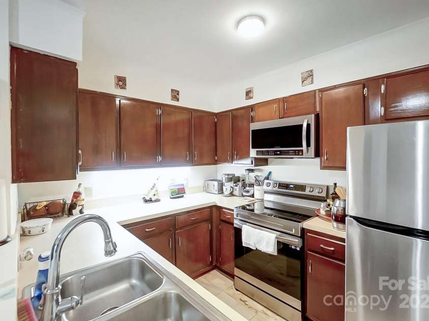 4816 Spring Lake Drive, Charlotte, NC 28212.  MLS# CAR4305828, YatesRealty ID 5672. 