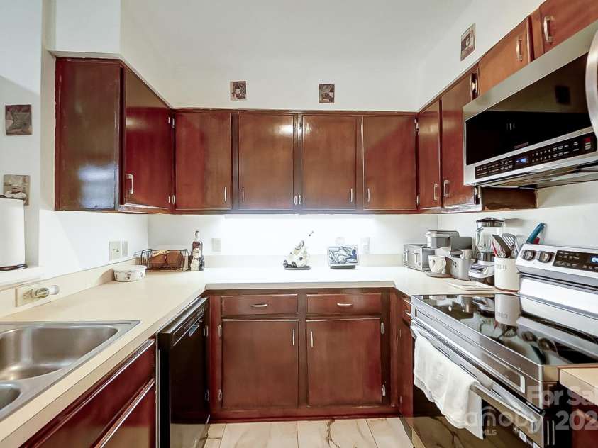 4816 Spring Lake Drive, Charlotte, NC 28212.  MLS# CAR4305828, YatesRealty ID 5672. 