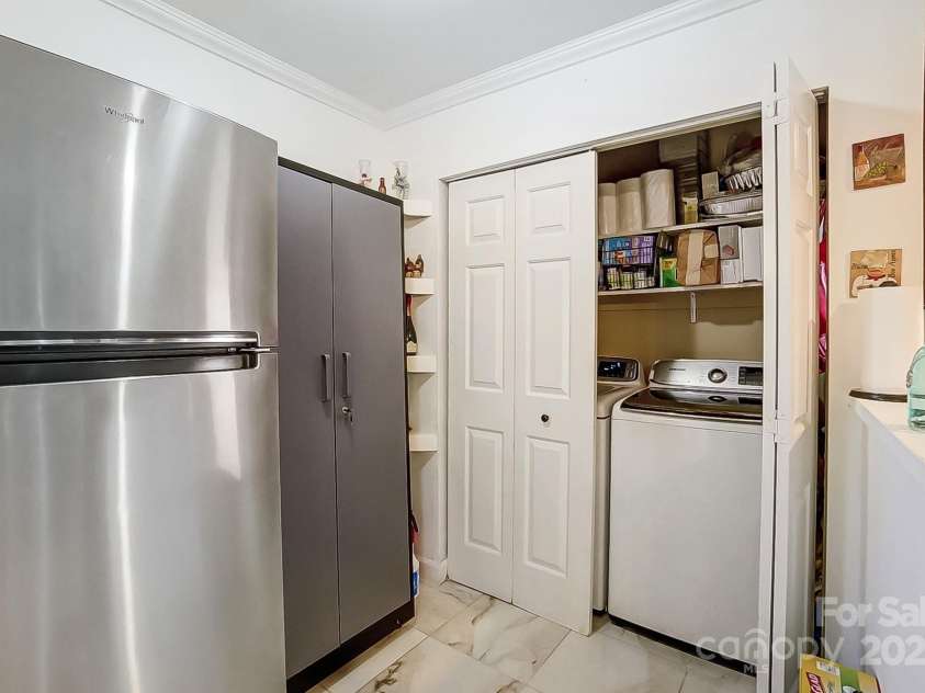 4816 Spring Lake Drive, Charlotte, NC 28212.  MLS# CAR4305828, YatesRealty ID 5672. 
