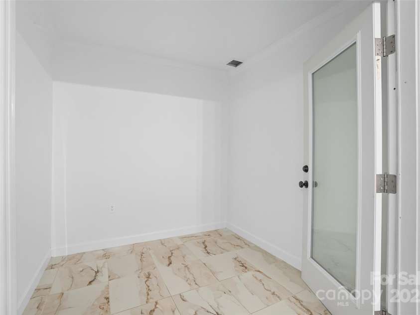 4816 Spring Lake Drive, Charlotte, NC 28212.  MLS# CAR4305828, YatesRealty ID 5672. 