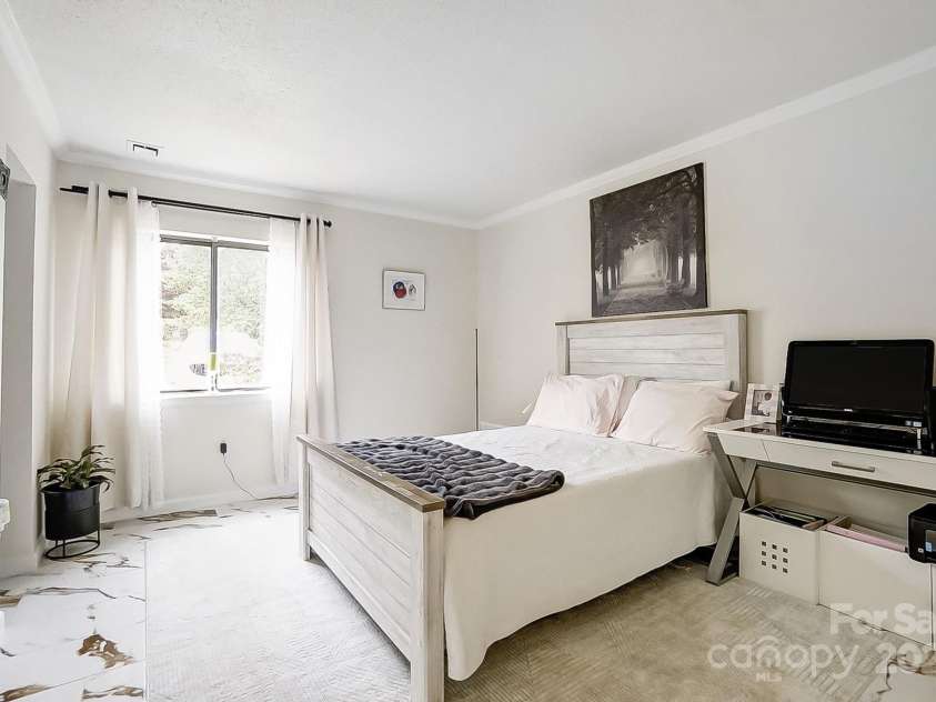 4816 Spring Lake Drive, Charlotte, NC 28212.  MLS# CAR4305828, YatesRealty ID 5672. 