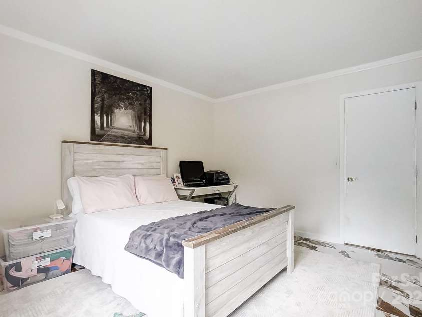 4816 Spring Lake Drive, Charlotte, NC 28212.  MLS# CAR4305828, YatesRealty ID 5672. 