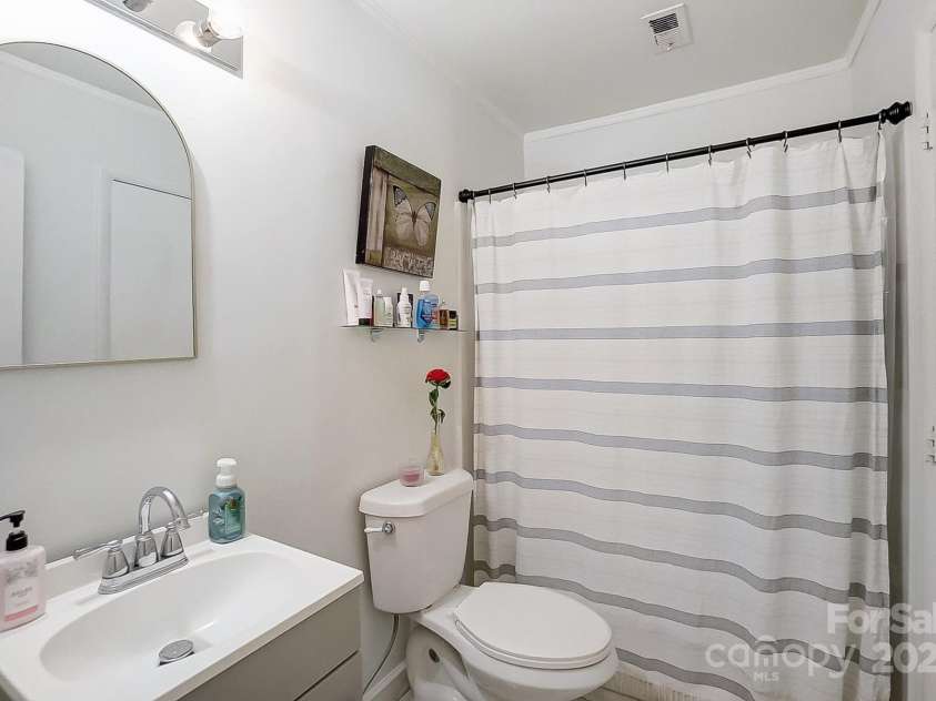 4816 Spring Lake Drive, Charlotte, NC 28212.  MLS# CAR4305828, YatesRealty ID 5672. 
