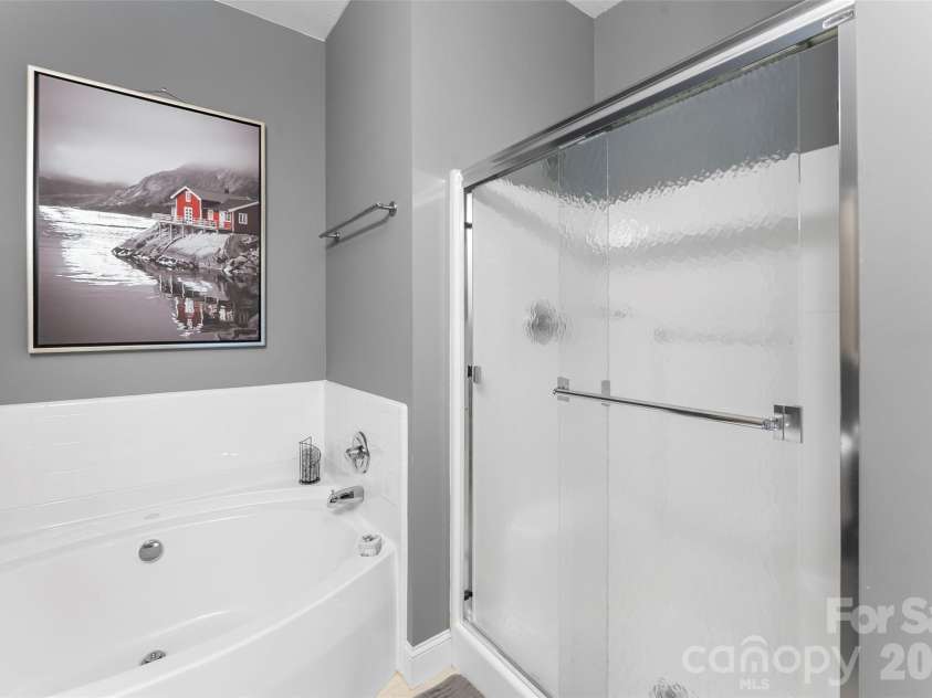 28 Viera Drive, Swannanoa, NC 28778.  MLS# CAR4433587, YatesRealty ID 56722. 