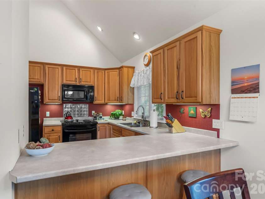 28 Viera Drive, Swannanoa, NC 28778.  MLS# CAR4433587, YatesRealty ID 56722. 