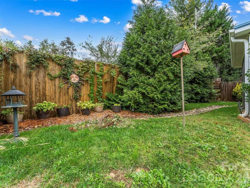 28 Viera Drive, Swannanoa, NC 28778.  MLS# CAR4433587, YatesRealty ID 56722. 