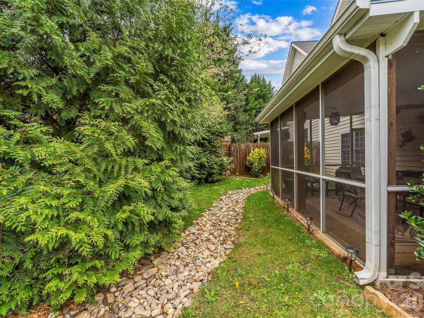 28 Viera Drive, Swannanoa, NC 28778.  MLS# CAR4433587, YatesRealty ID 56722. 