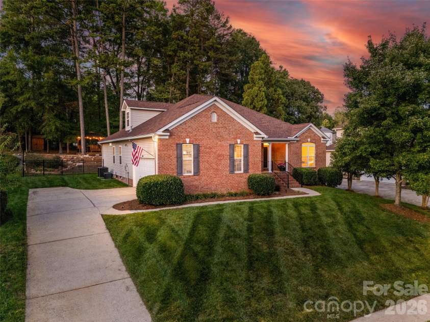 1718 Sanridge Wind Lane, Charlotte, NC 28262.  MLS# CAR4434366, YatesRealty ID 56724. 