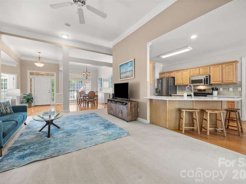 1718 Sanridge Wind Lane, Charlotte, NC 28262.  MLS# CAR4434366, YatesRealty ID 56724. Great Room with gas fireplace