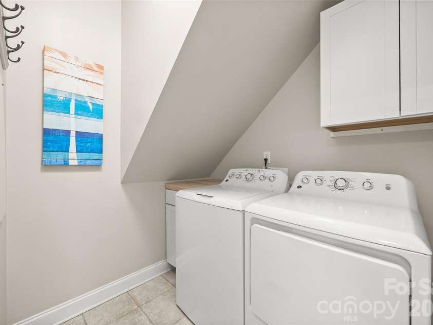 1718 Sanridge Wind Lane, Charlotte, NC 28262.  MLS# CAR4434366, YatesRealty ID 56724. Laundry Room