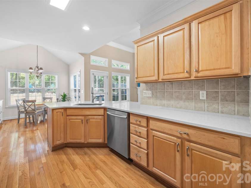 1718 Sanridge Wind Lane, Charlotte, NC 28262.  MLS# CAR4434366, YatesRealty ID 56724. Open Kitchen with quartz countertops