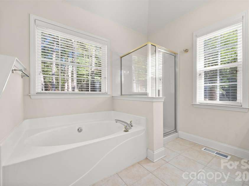 1718 Sanridge Wind Lane, Charlotte, NC 28262.  MLS# CAR4434366, YatesRealty ID 56724. Primary Bathroom
