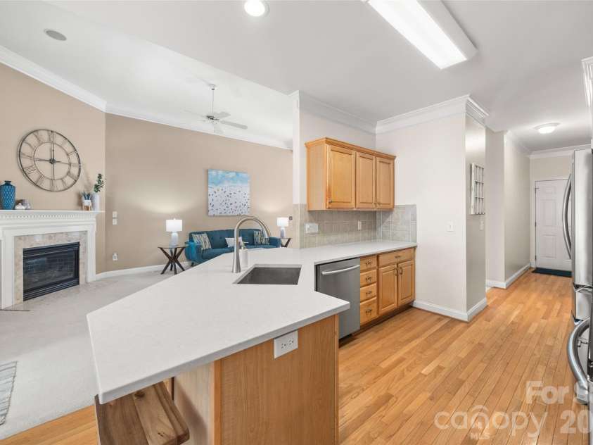 1718 Sanridge Wind Lane, Charlotte, NC 28262.  MLS# CAR4434366, YatesRealty ID 56724. The bar area offers additional seating space