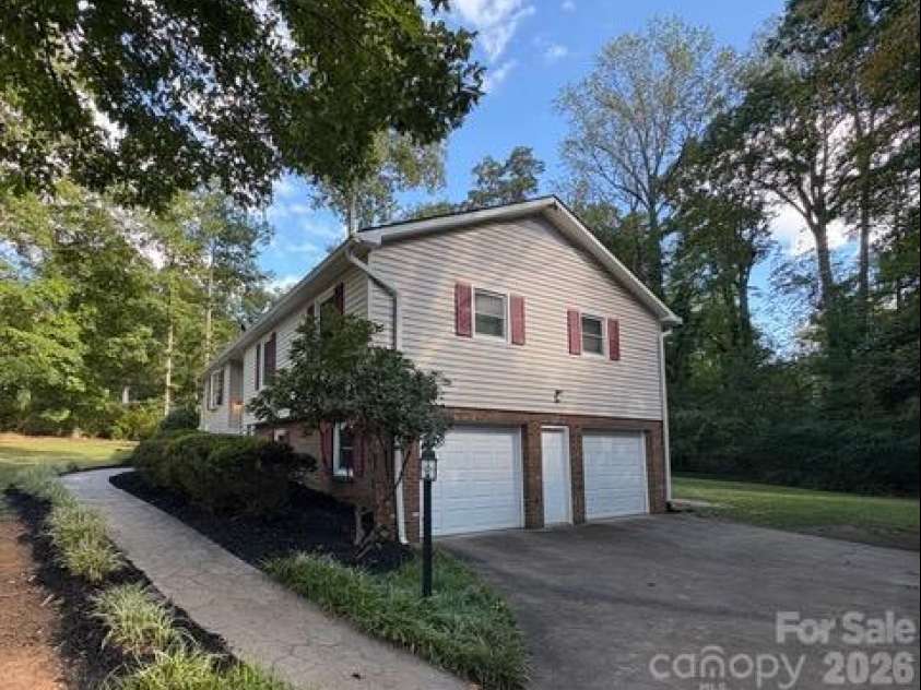 210 Faye Court, King, NC 27021.  MLS# CAR4434344, YatesRealty ID 56726. 