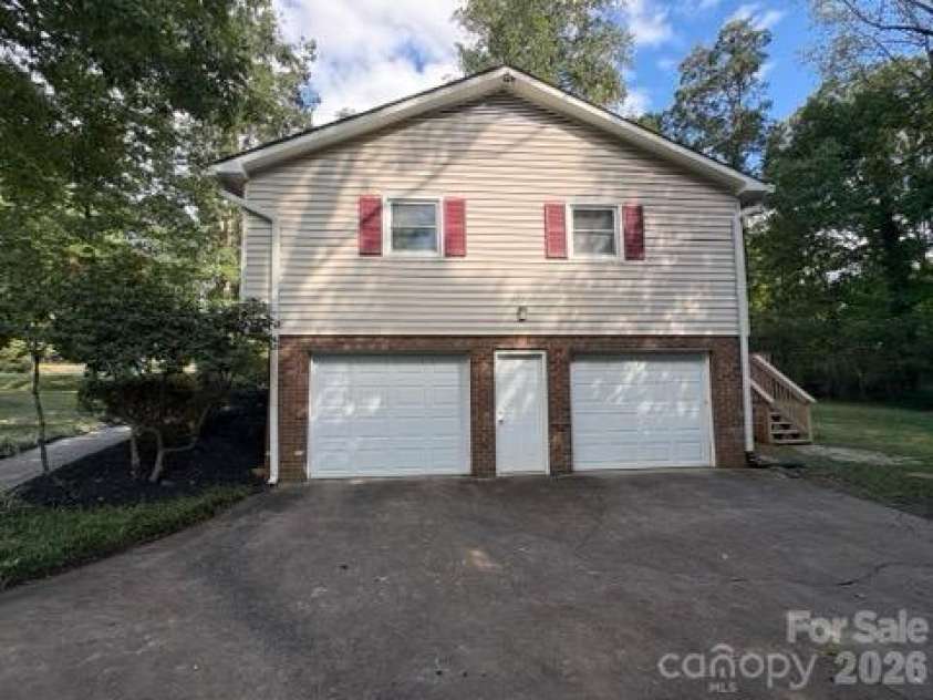 210 Faye Court, King, NC 27021.  MLS# CAR4434344, YatesRealty ID 56726. 