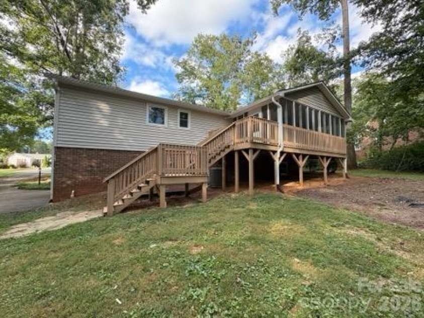 210 Faye Court, King, NC 27021.  MLS# CAR4434344, YatesRealty ID 56726. 