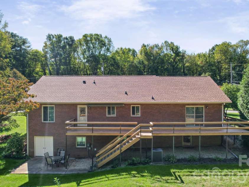 306 Starmount Drive, Statesville, NC 28677.  MLS# CAR4428230, YatesRealty ID 56727. 