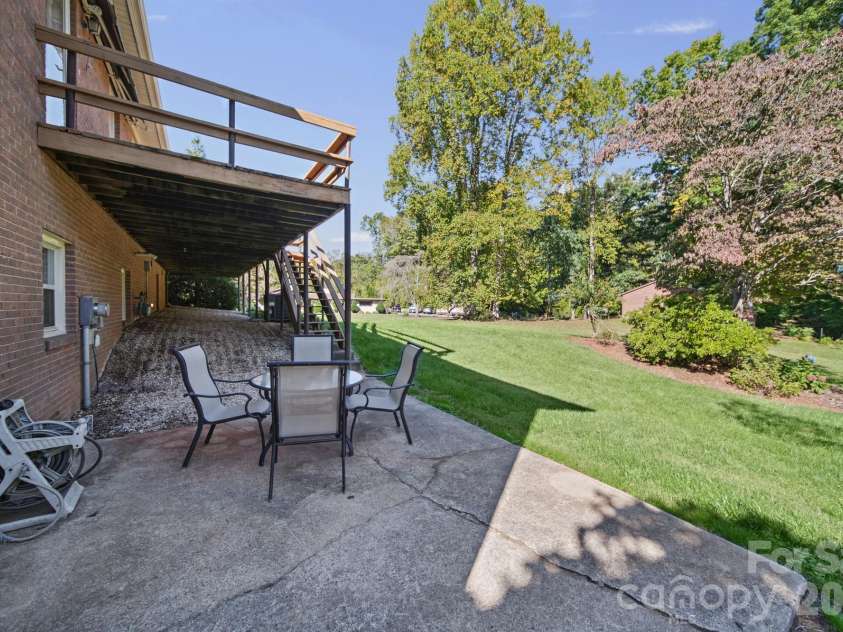 306 Starmount Drive, Statesville, NC 28677.  MLS# CAR4428230, YatesRealty ID 56727. 