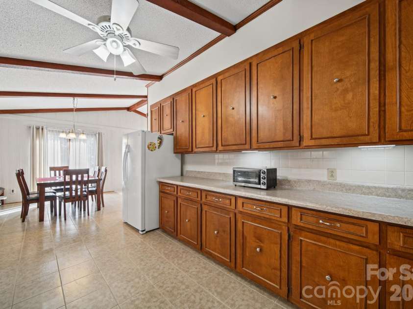 306 Starmount Drive, Statesville, NC 28677.  MLS# CAR4428230, YatesRealty ID 56727. Kitchen