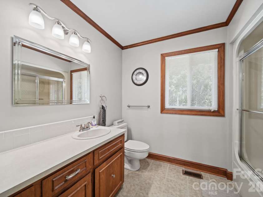 306 Starmount Drive, Statesville, NC 28677.  MLS# CAR4428230, YatesRealty ID 56727. Secondary Bath