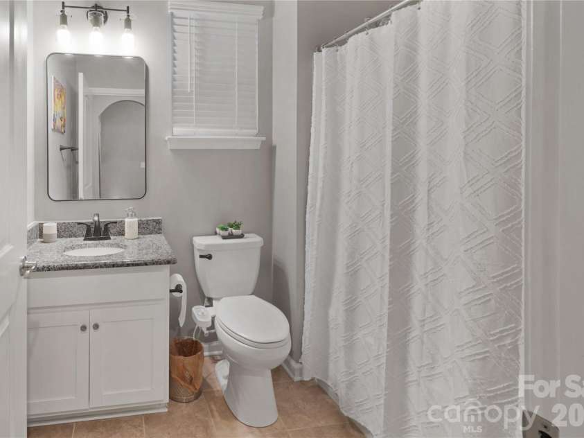 1929 Napa Valley Drive, Waxhaw, NC 28173.  MLS# CAR4434691, YatesRealty ID 56729. Bathroom #2