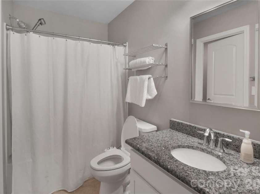 1929 Napa Valley Drive, Waxhaw, NC 28173.  MLS# CAR4434691, YatesRealty ID 56729. Bathroom #3 (Upstairs)