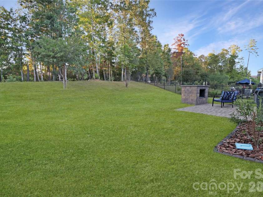 1929 Napa Valley Drive, Waxhaw, NC 28173.  MLS# CAR4434691, YatesRealty ID 56729. Fenced In Backyard