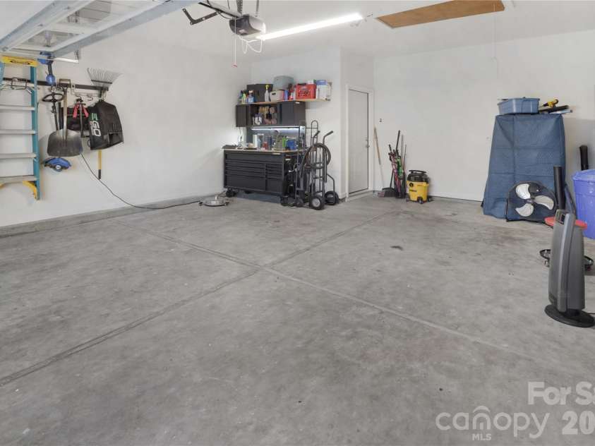 1929 Napa Valley Drive, Waxhaw, NC 28173.  MLS# CAR4434691, YatesRealty ID 56729. Garage