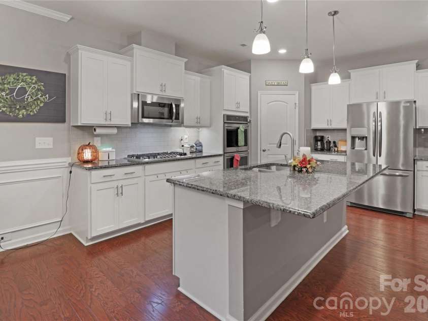 1929 Napa Valley Drive, Waxhaw, NC 28173.  MLS# CAR4434691, YatesRealty ID 56729. Kitchen