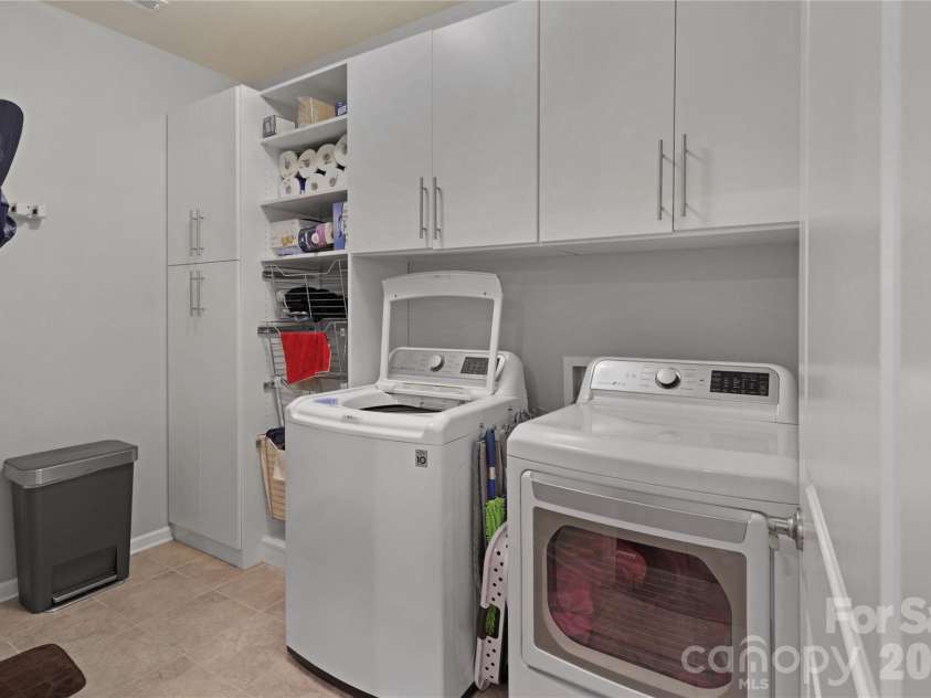 1929 Napa Valley Drive, Waxhaw, NC 28173.  MLS# CAR4434691, YatesRealty ID 56729. Laundry Room