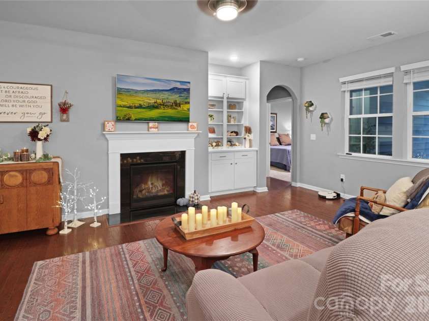 1929 Napa Valley Drive, Waxhaw, NC 28173.  MLS# CAR4434691, YatesRealty ID 56729. Living Room
