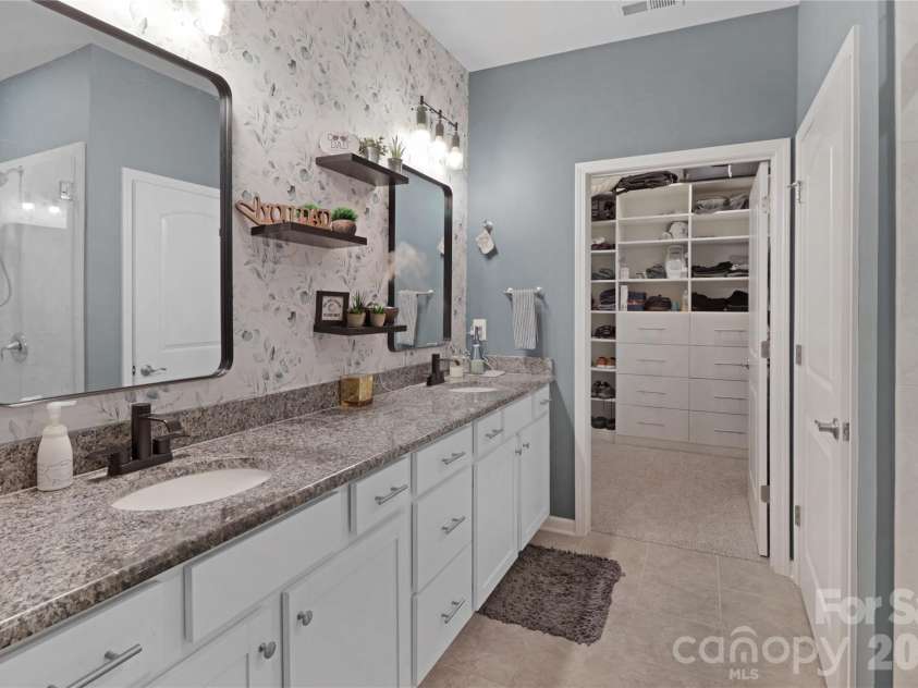 1929 Napa Valley Drive, Waxhaw, NC 28173.  MLS# CAR4434691, YatesRealty ID 56729. Primary Bathroom