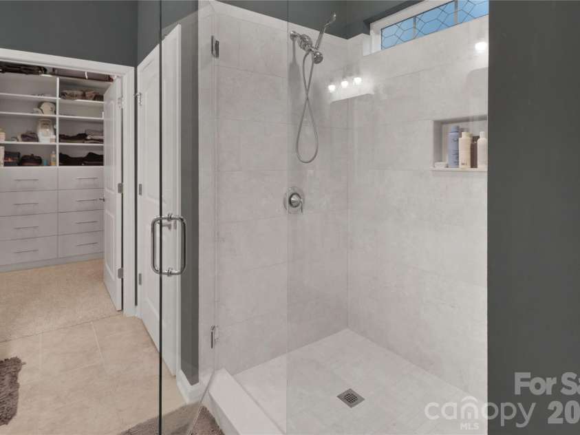 1929 Napa Valley Drive, Waxhaw, NC 28173.  MLS# CAR4434691, YatesRealty ID 56729. Primary Bathroom