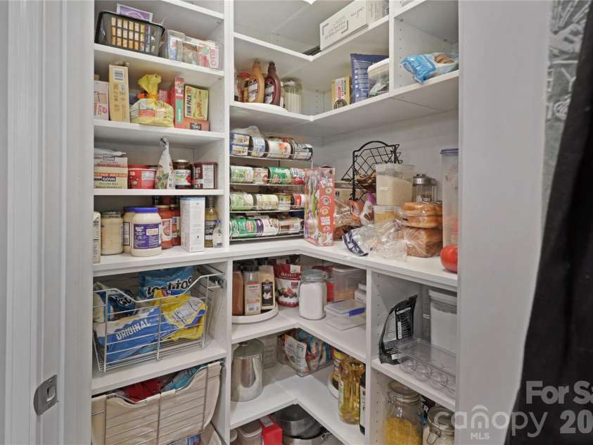 1929 Napa Valley Drive, Waxhaw, NC 28173.  MLS# CAR4434691, YatesRealty ID 56729. Walk-In Pantry