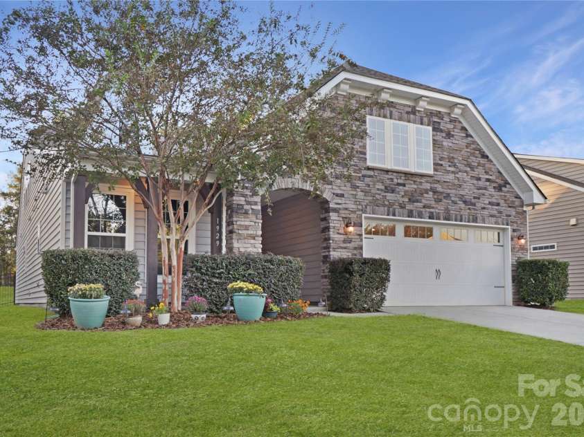 1929 Napa Valley Drive, Waxhaw, NC 28173.  MLS# CAR4434691, YatesRealty ID 56729. Welcome Home
