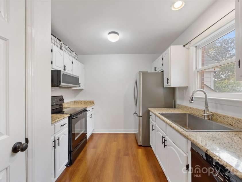 225 Chase Street, Charlotte, NC 28207.  MLS# CAR4216939, YatesRealty ID 5673. 