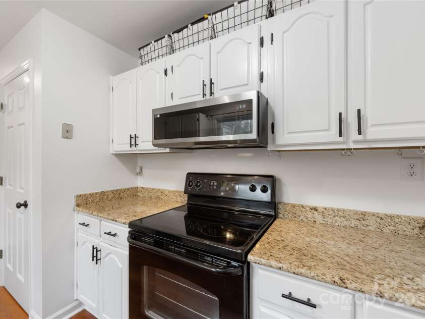 225 Chase Street, Charlotte, NC 28207.  MLS# CAR4216939, YatesRealty ID 5673. 