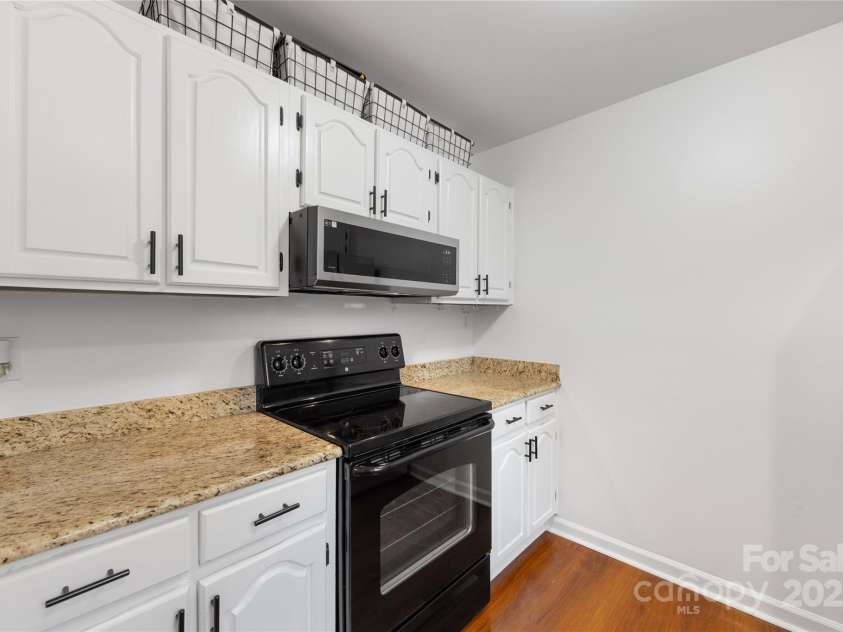 225 Chase Street, Charlotte, NC 28207.  MLS# CAR4216939, YatesRealty ID 5673. 