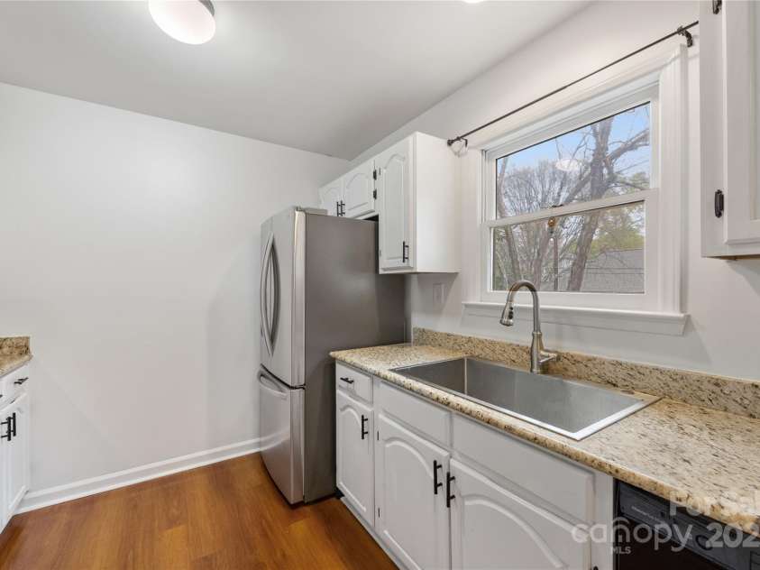 225 Chase Street, Charlotte, NC 28207.  MLS# CAR4216939, YatesRealty ID 5673. 