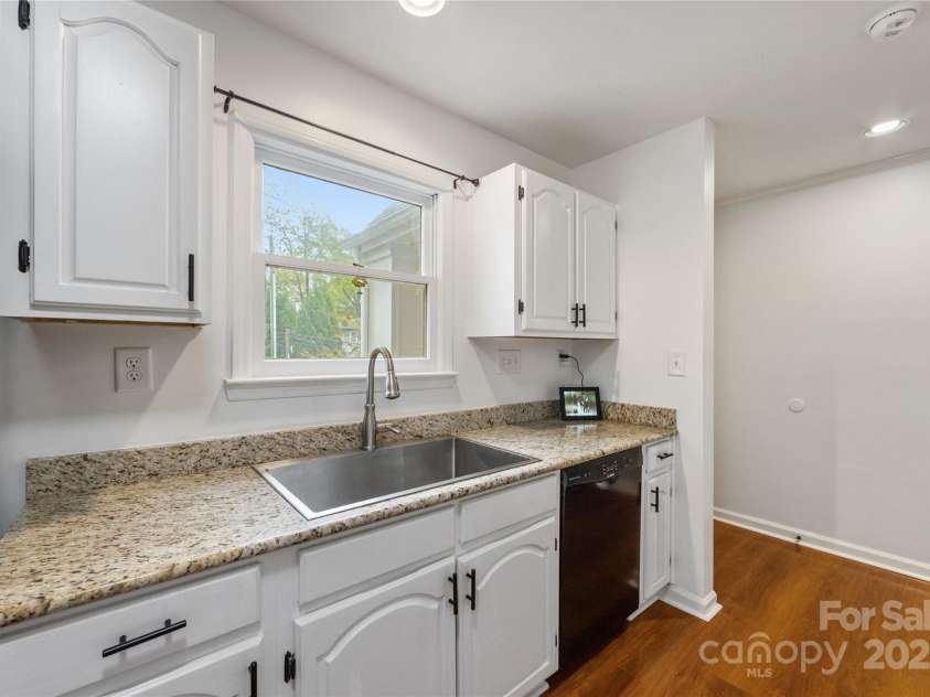 225 Chase Street, Charlotte, NC 28207.  MLS# CAR4216939, YatesRealty ID 5673. 