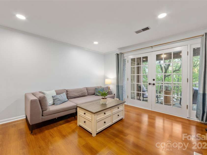 225 Chase Street, Charlotte, NC 28207.  MLS# CAR4216939, YatesRealty ID 5673. 