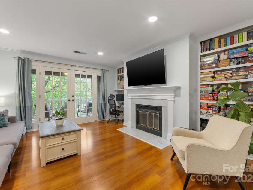 225 Chase Street, Charlotte, NC 28207.  MLS# CAR4216939, YatesRealty ID 5673. 