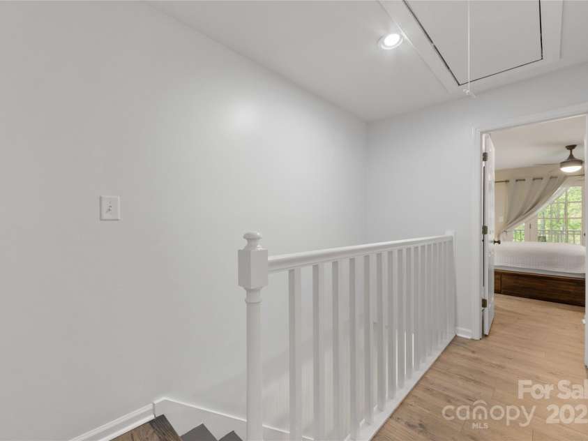 225 Chase Street, Charlotte, NC 28207.  MLS# CAR4216939, YatesRealty ID 5673. 