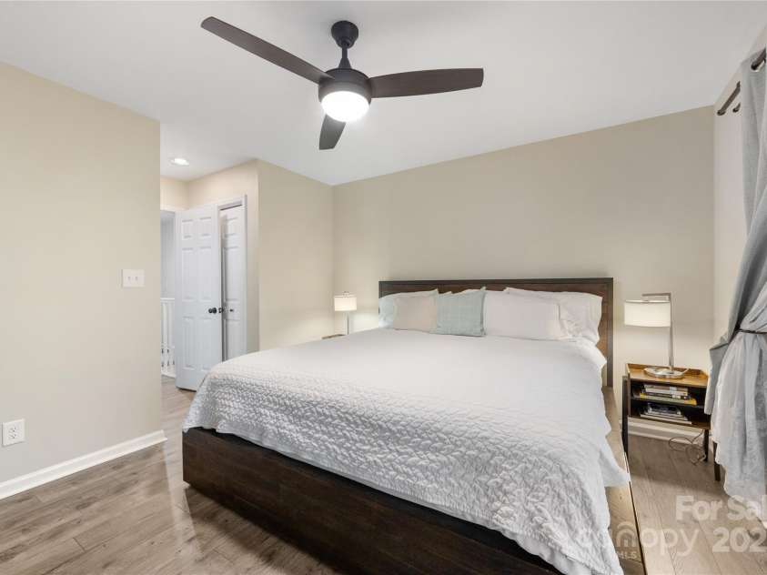 225 Chase Street, Charlotte, NC 28207.  MLS# CAR4216939, YatesRealty ID 5673. 