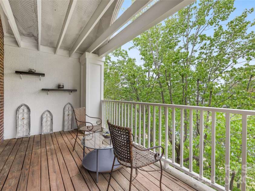 225 Chase Street, Charlotte, NC 28207.  MLS# CAR4216939, YatesRealty ID 5673. 