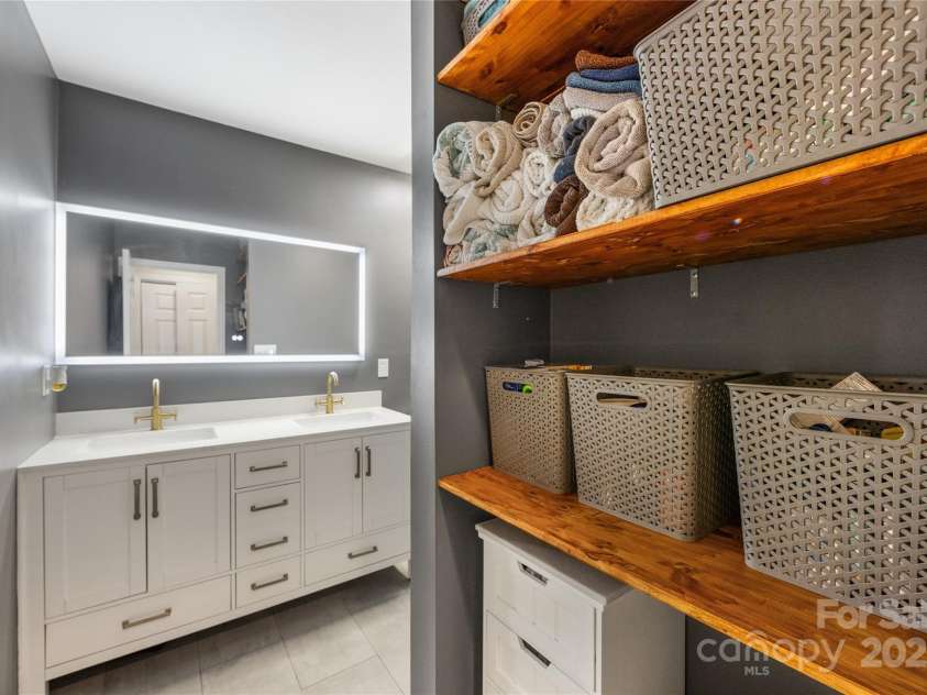 225 Chase Street, Charlotte, NC 28207.  MLS# CAR4216939, YatesRealty ID 5673. 